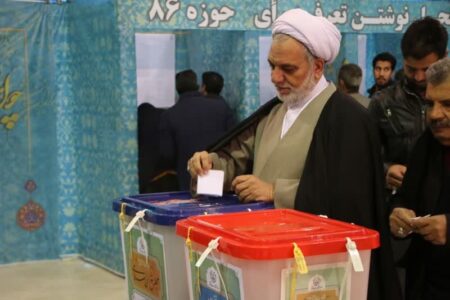 حضور چشمگیر مردم کرمان پای صندوق‌های رای/ انتخابات با آرامش و امنیت در حال برگزاری است