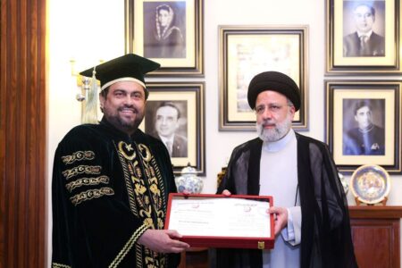 دکتری افتخاری دانشگاه کراچی به رئیس‌جمهور اعطا شد