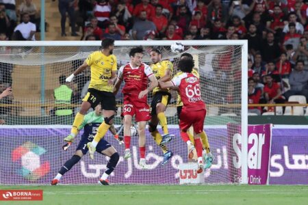 باشگاه سپاهان نسبت به رفتار هواداران پرسپولیس در بازی دیشب شکایت می‌کند