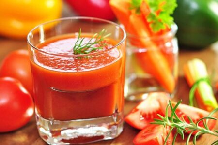 آب گوجه فرنگی: گنجینه‌ای از سلامتی در هر لیوان
