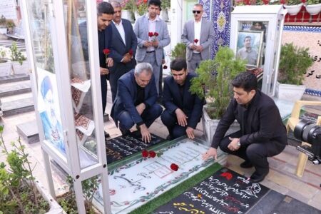 معاون وزیر آموزش و پرورش به شهدای کرمان ادای احترام کرد