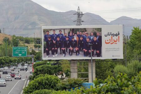 اکران «قهرمانان ایران» در یکی از بزرگترین بیلبوردهای شهر تهران