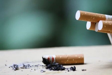 قلیان سن مصرف دخانیات را کاهش داده است/ استعمال سیگار عادی‌سازی نشود