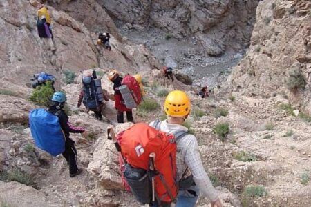 نجات کوهنورد ۶٠ ساله از ارتفاعات جوپار کرمان