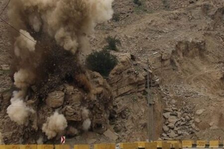 عملیات انفجار محور دولت‌آباد – بحرآسمان را مسدود کرد