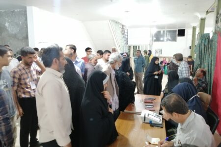 حضور پرشور مردم در شعبه اخذ رای شهرک الله ابادکرمان