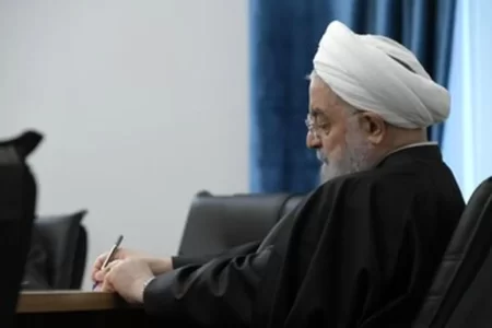 روحانی: صحنه مناظره را برخلاف تأکید مکرر مقام معظم رهبری به عرصه لجن‌پراکنی، تهمت و تخریب تبدیل کرده‌اند/ زمانی کافی و مشابه برای پاسخ تخصیص دهید