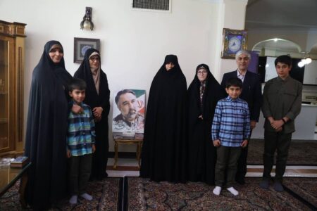 حضور وزیر ورزش و جوانان در منزل شهید احمدی