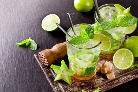 این ۱۰ نوشیدنی خوشمزه به درمان گرمازدگی کمک می‌کنند
