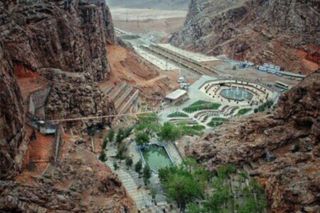 ” چشمه لادر” گزینه مناسب برای روزهای گرم در اطراف اصفهان