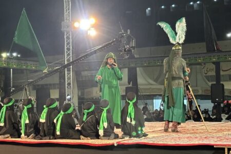 استقبال گرم زائران و مجاوران از شب اول مراسم تعزیه‌خوانی میدان شهدا