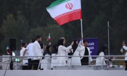 المپیک ۲۰۲۴ پاریس – عبور کاروان ایران از روی رودخانه سن