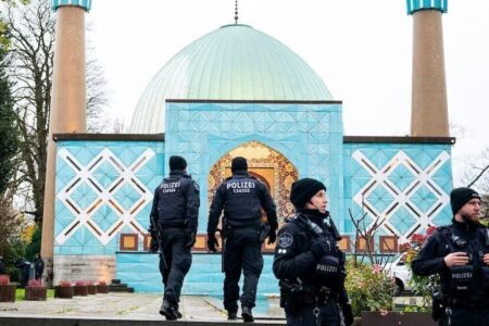 تعطیلی مراکز اسلامی آلمان موجب رسوایی مدعیان دروغین آزادی دین خواهد شد