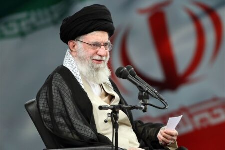 رهبر انقلاب: انقلاب اسلامی دخالت در امور کشور را به مردم هدیه کرد