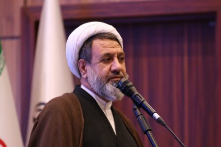 امام جمعه کرمان: فردای انتخابات همه باید در خدمت نظام و رهبری و مقابل دشمنان باشند