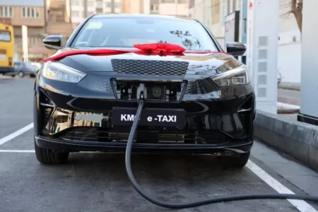 شارژ باتری تاکسی‌های برقی چقدر هزینه دارد و چقدر طول می‌کشد؟