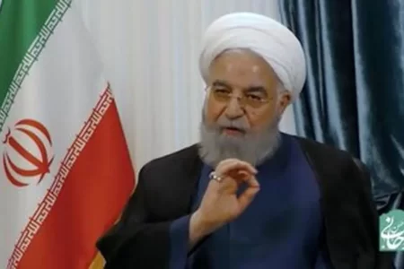 روحانی: به کسانی رأی ندهید که به زنان و دختران اهانت می‌کنند و دنبال جنگ هستند