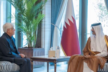 گفتگوی معاون اول رئیس جمهور و امیر قطر در دوحه