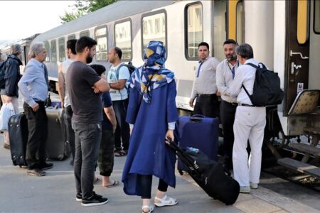 پیش‌فروش بلیت قطارهای مسافری نیمۀ دوم تابستان  | اخبار اقتصادی کرمان