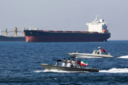 تنگه هرمز راه کنترل ایران بر قیمت بنزین آمریکا | اخبار اصلاحات
