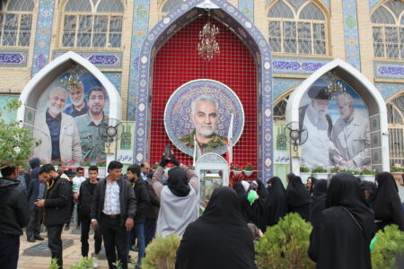 عزاداری دانشجو معلم های گلستانی در جوار مزار حاج قاسم | خبر کرمان