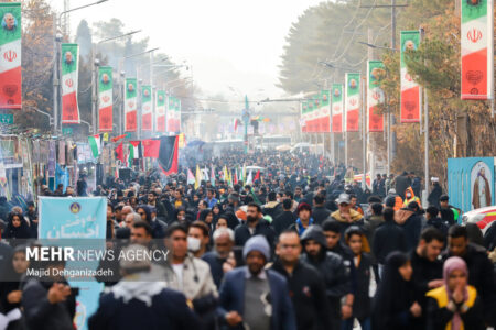 آغاز مراسم پنجمین سالگرد شهادت حاج قاسم؛ عاشقانی که برف و باران نمی‌شناسند! | خبر کرمان